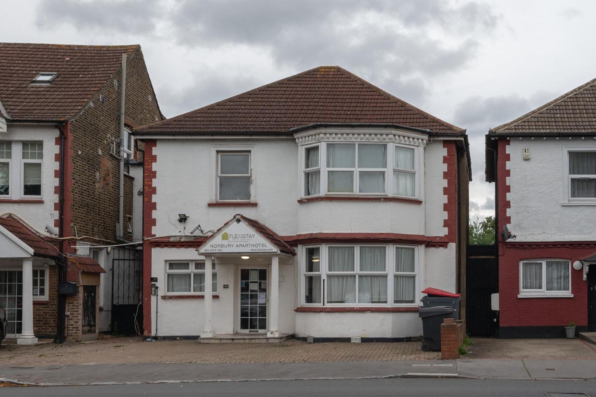 Flexistay Norbury Aparthotel London Exterior photo