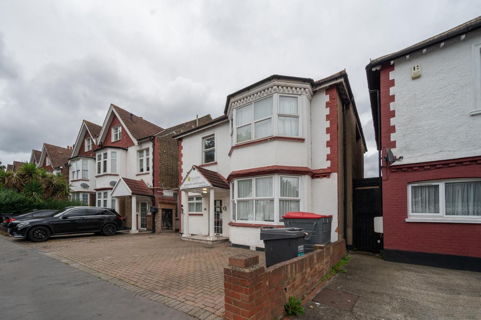 Flexistay Norbury Aparthotel London Exterior photo