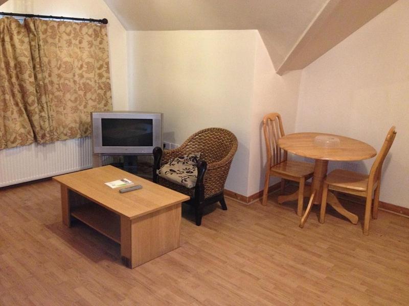Flexistay Norbury Aparthotel London Room photo