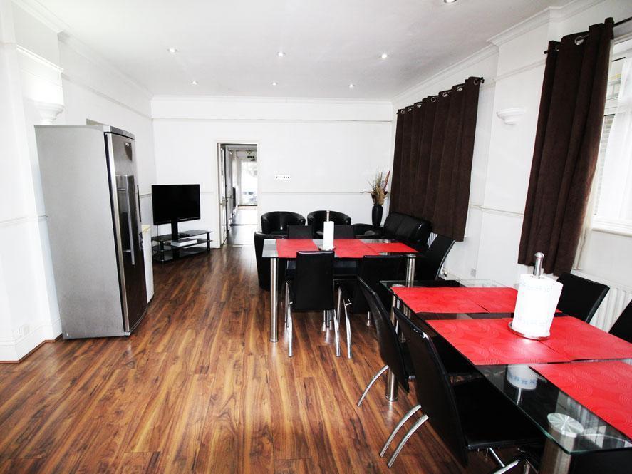 Flexistay Norbury Aparthotel London Exterior photo